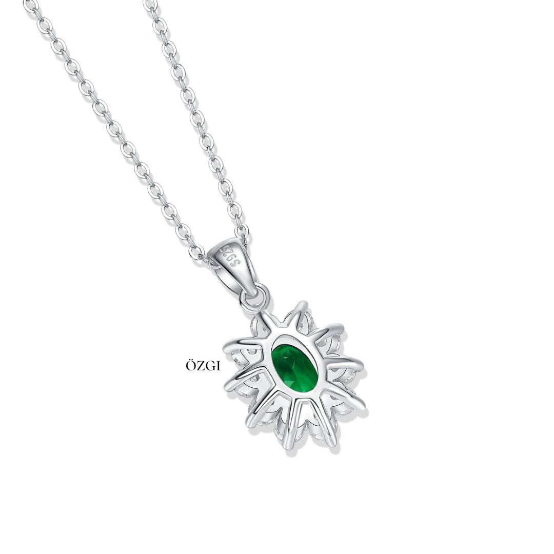 OZGI Emerald Bloom Pendant Necklace