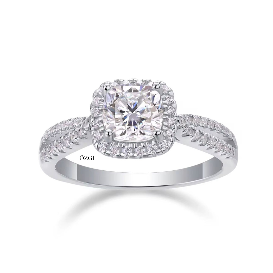 OZGI Layan Halo Ring