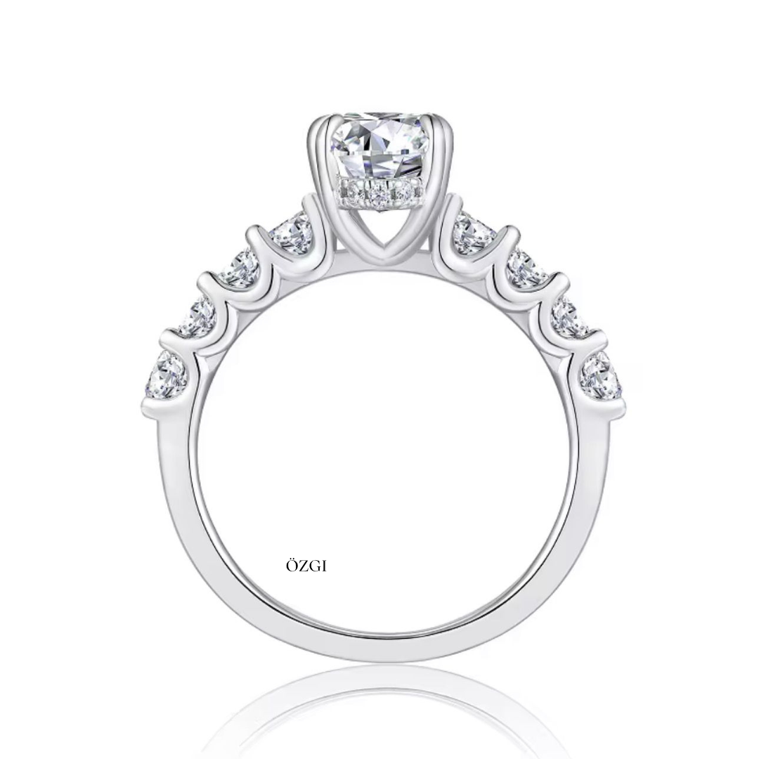 LAYAN Ring – Royal Elegance Collection