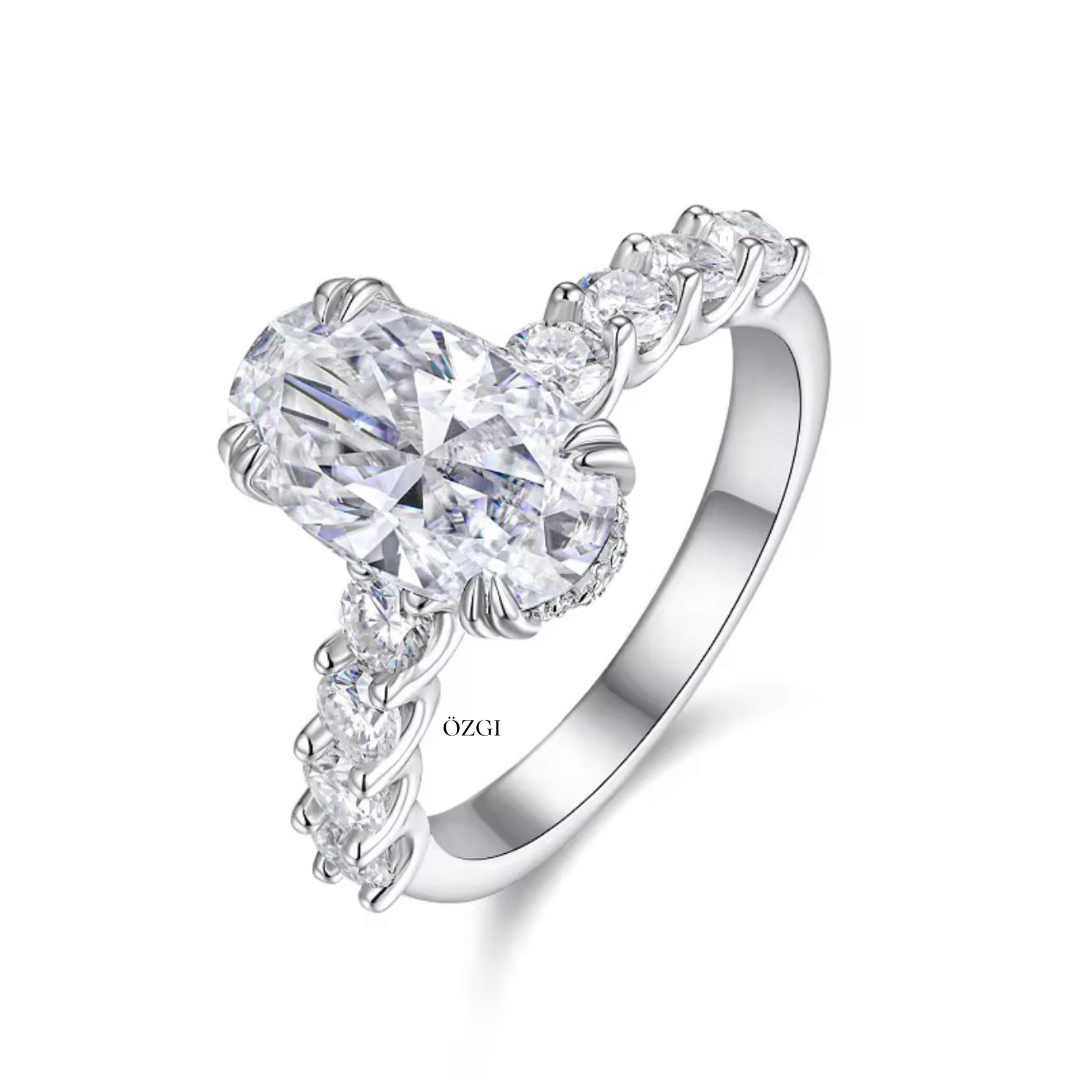 LAYAN Ring – Royal Elegance Collection