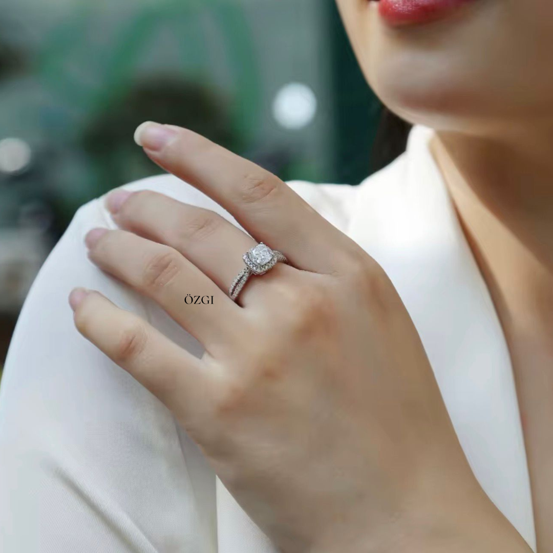 OZGI Layan Halo Ring